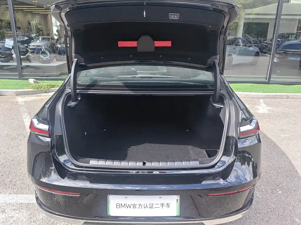 BMW i7 — миниатюра 8