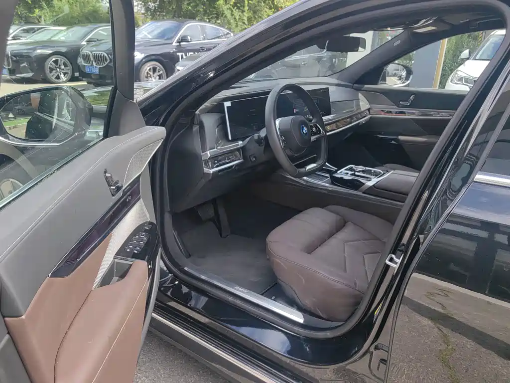 BMW i7 — миниатюра 14