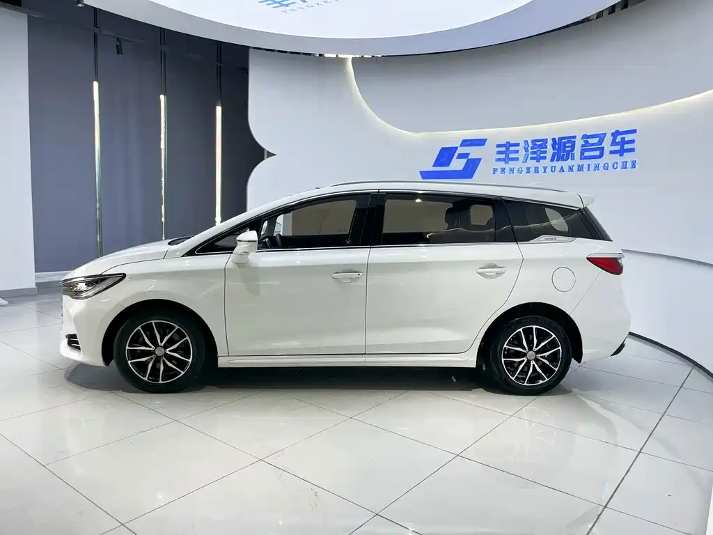 BYD MAX — миниатюра 2