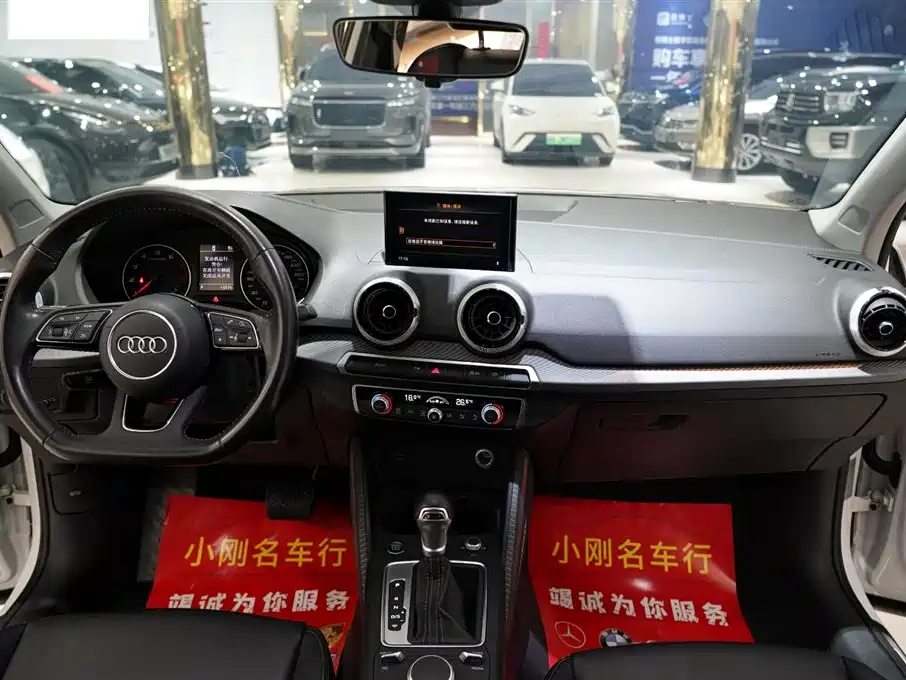 AUDI  Q2L