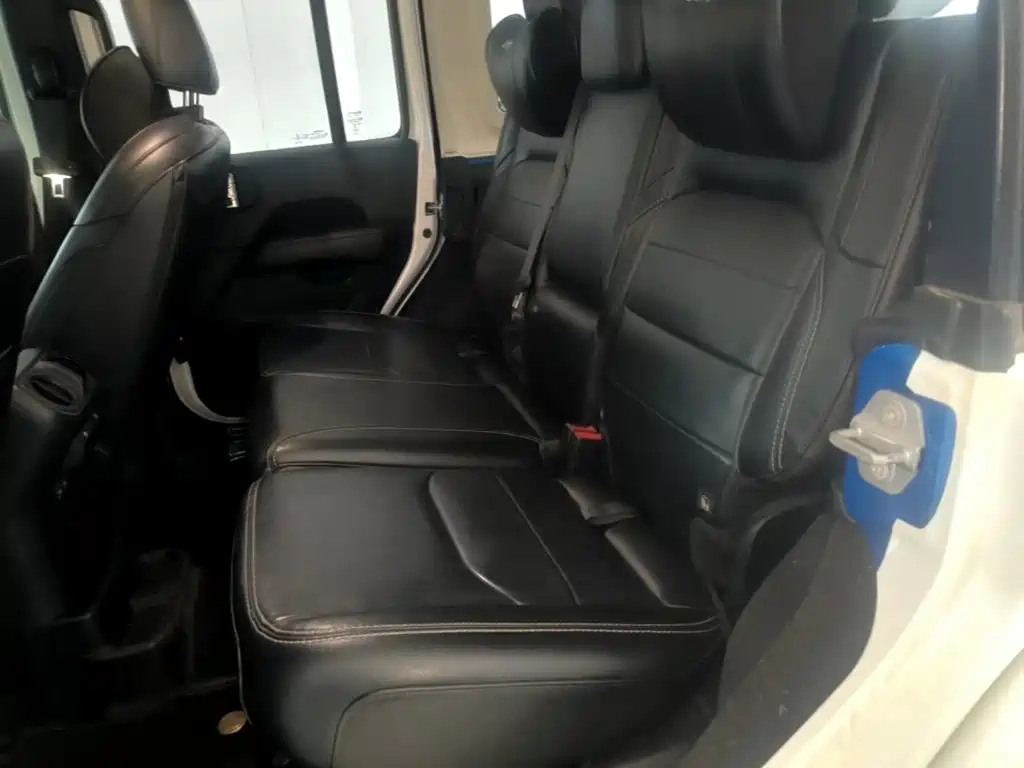 Jeep Wrangler PHEV — миниатюра 17