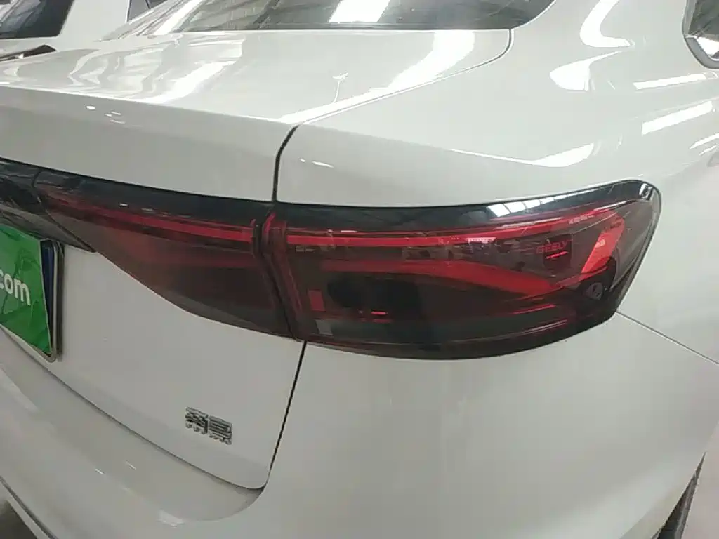 Geely Emgrand 2025 4 1.5L CVT