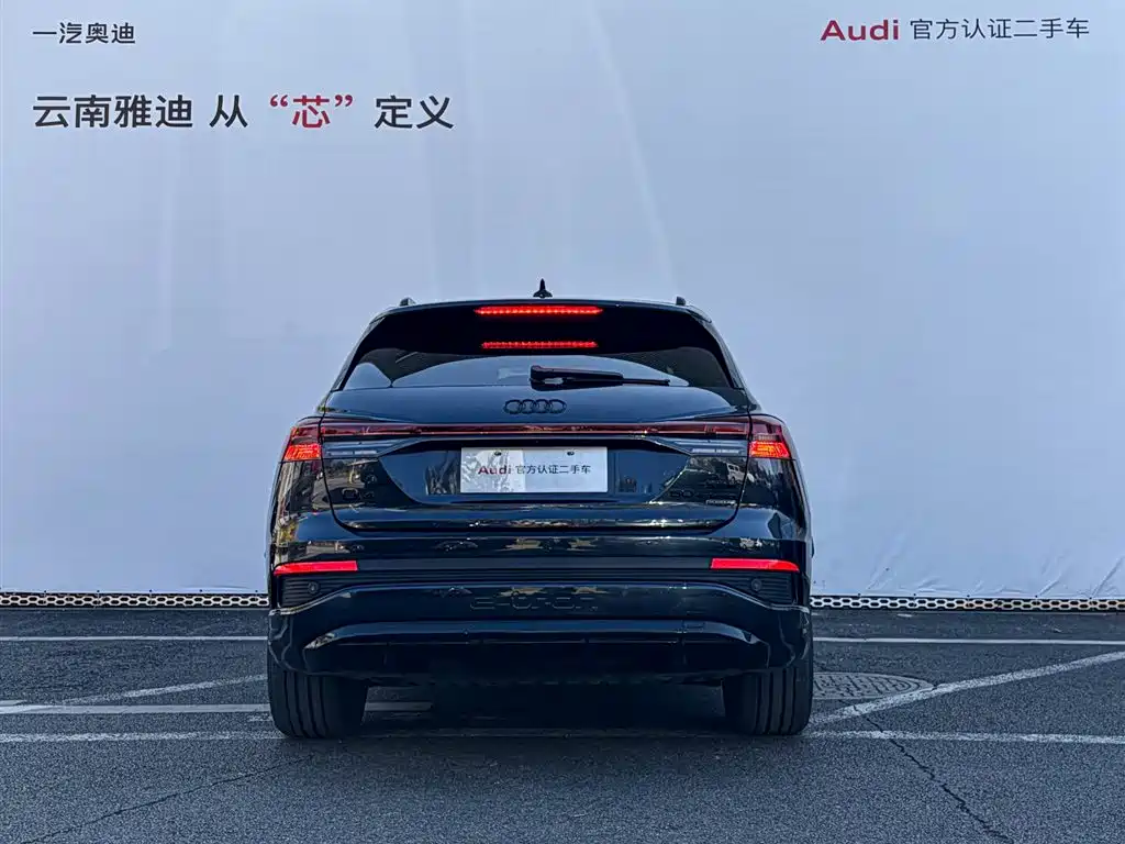 AUDI Q4 E TRON