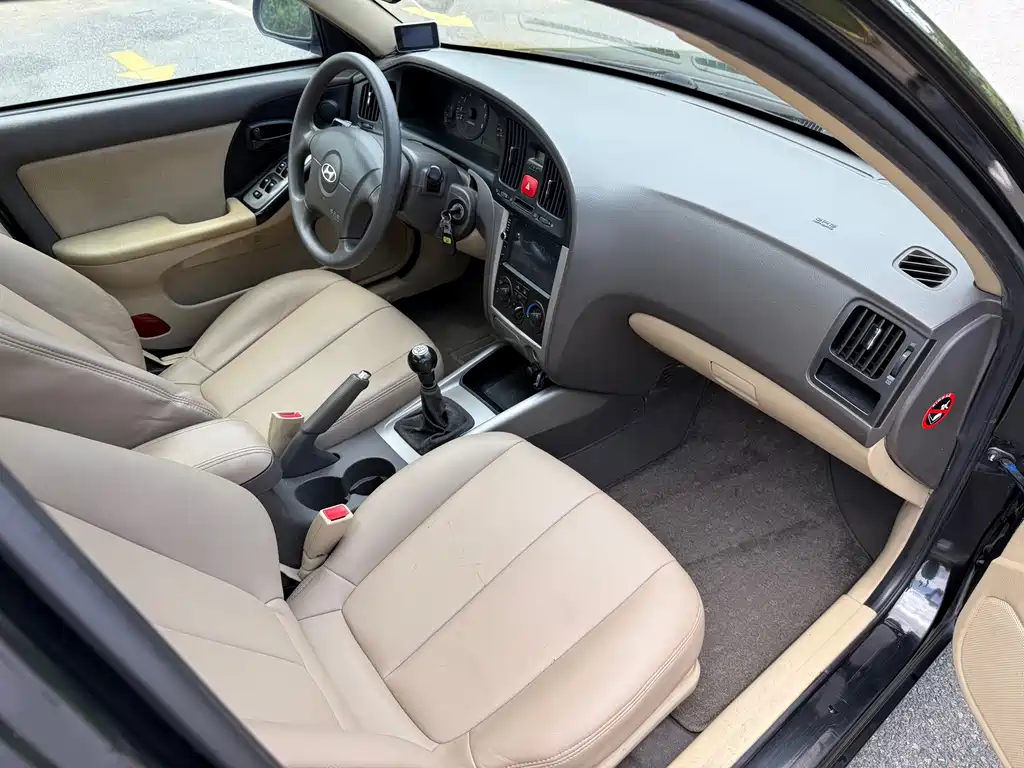 Hyundai Elantra — миниатюра 9
