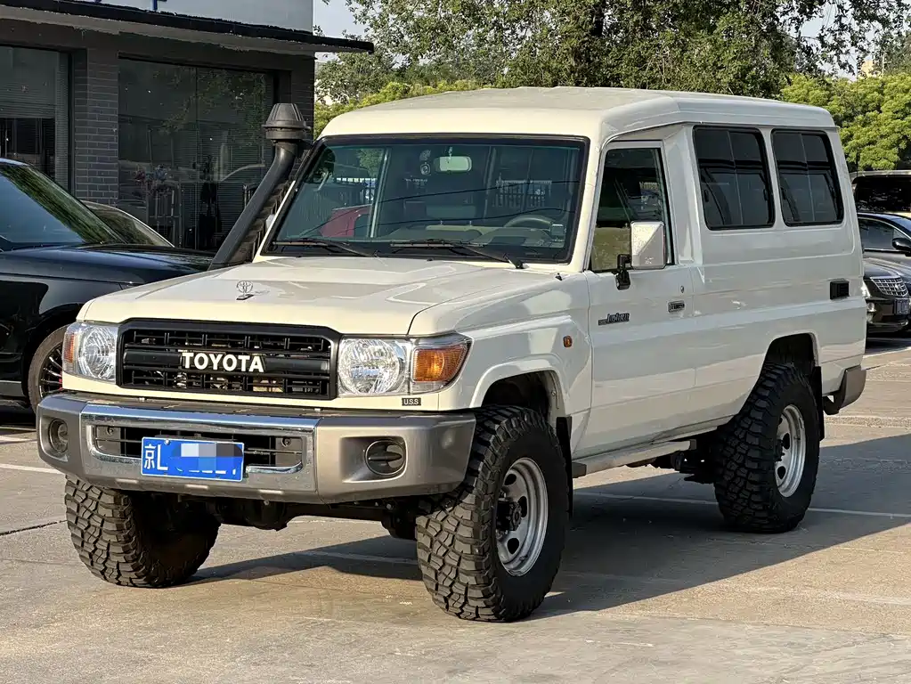 Toyota Land Cruiser LC78 2024 4.0L MT