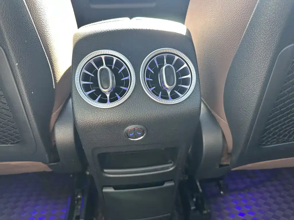 Mercedes-Benz GLB — миниатюра 26