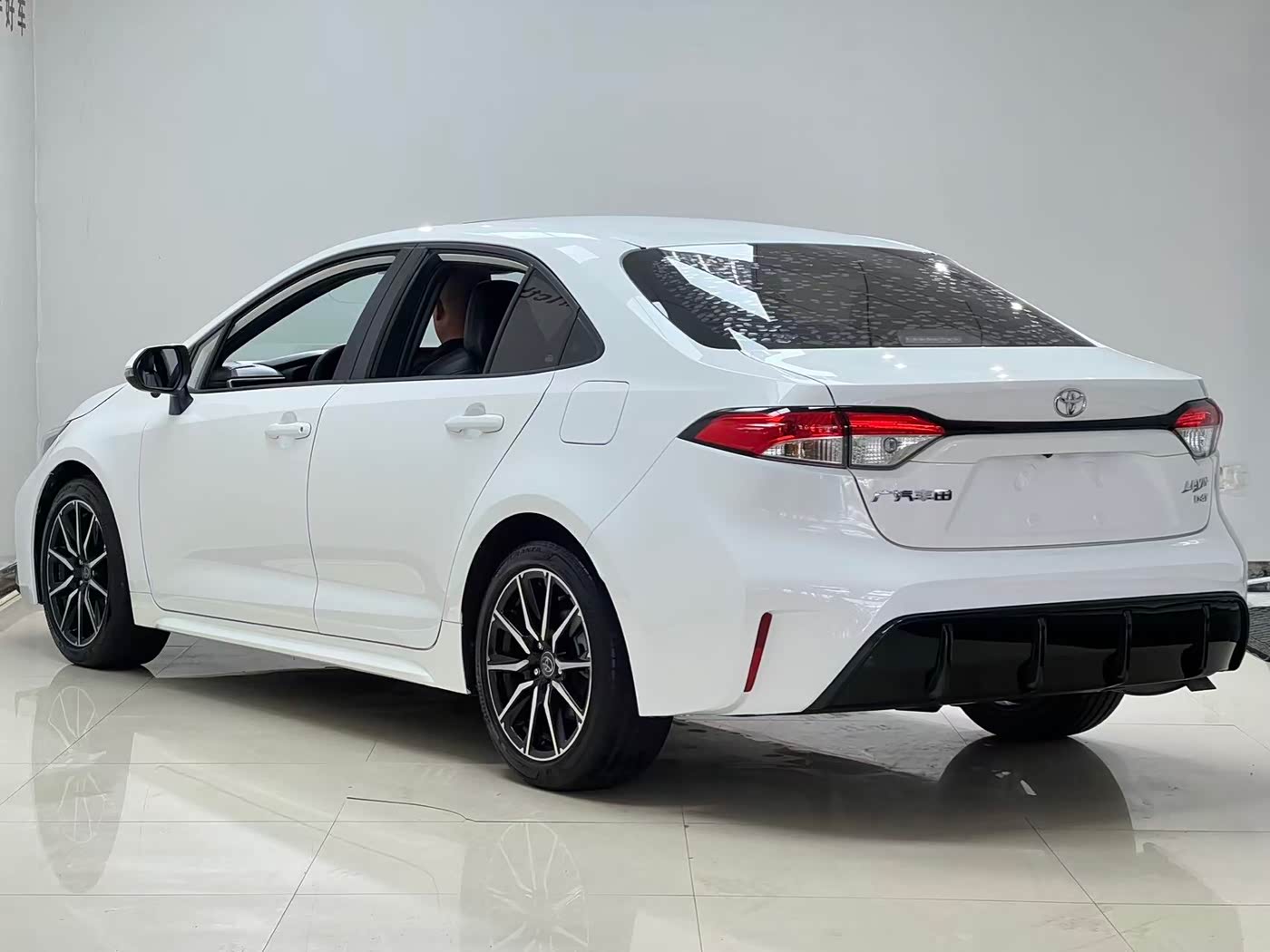 Toyota Levin 1.2 л 2023 г. Белый, пробег 15800 км