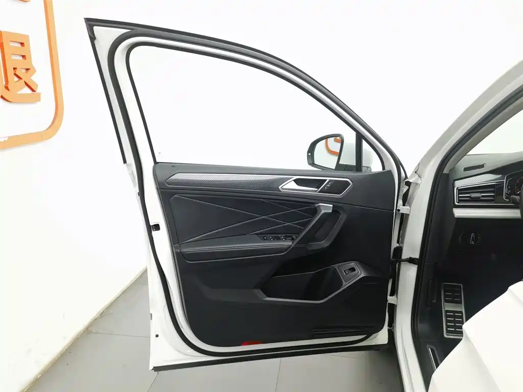 Volkswagen Tiguan L L 2022 330TSI AT R-Line
