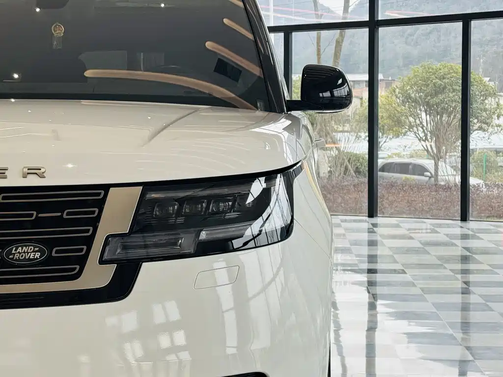 Land Rover Range Rover 2023 3.0 L6 360PS