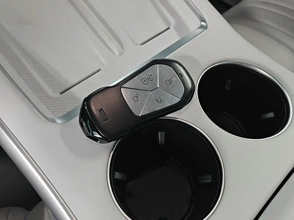 XPeng G9 — миниатюра 9