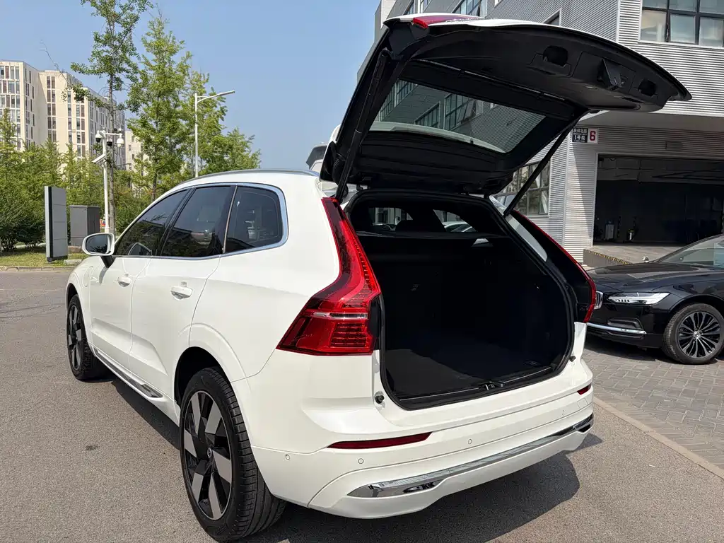 Volvo XC60 2025 Luxury