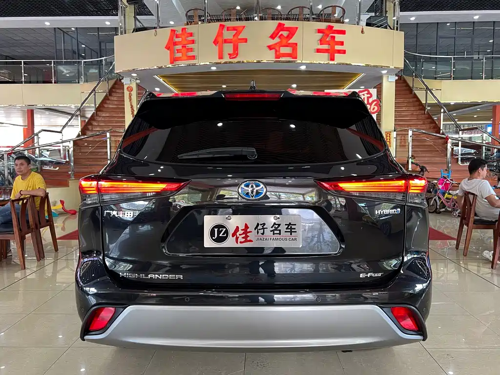 Toyota Highlander 2022 2.5L Luxury 7 мест