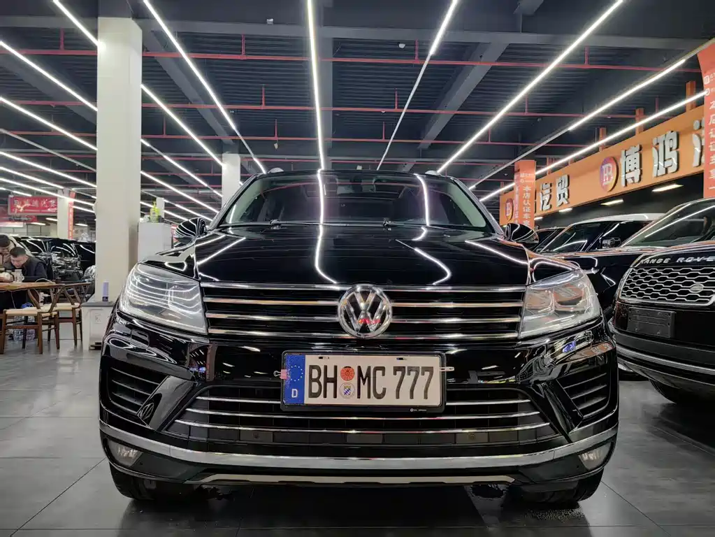 VOLKSWAGEN TOUAREG