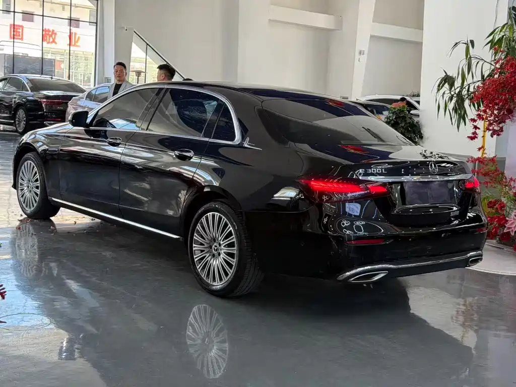 Mercedes-Benz E-Class — миниатюра 9