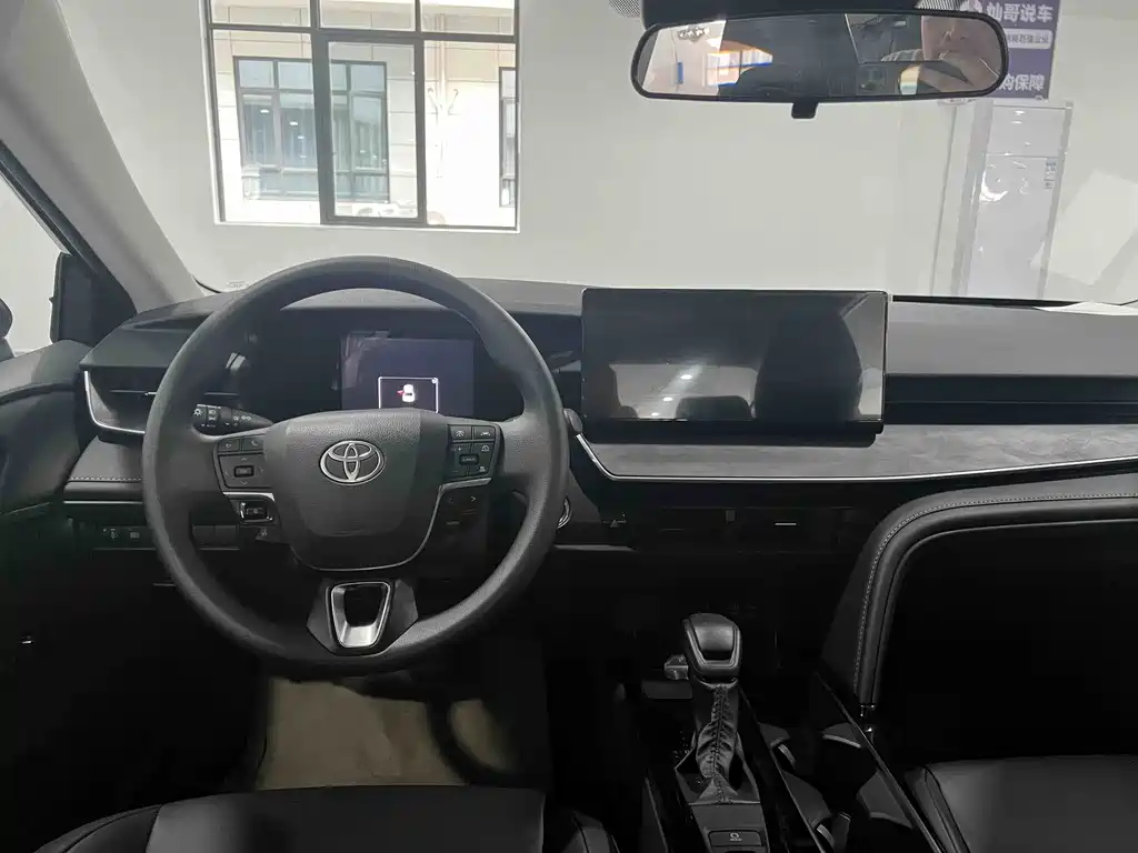 Toyota Camry 2026 2.0HE Elite