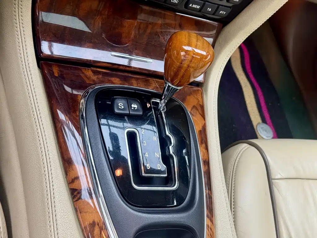 Jaguar XJ — миниатюра 10
