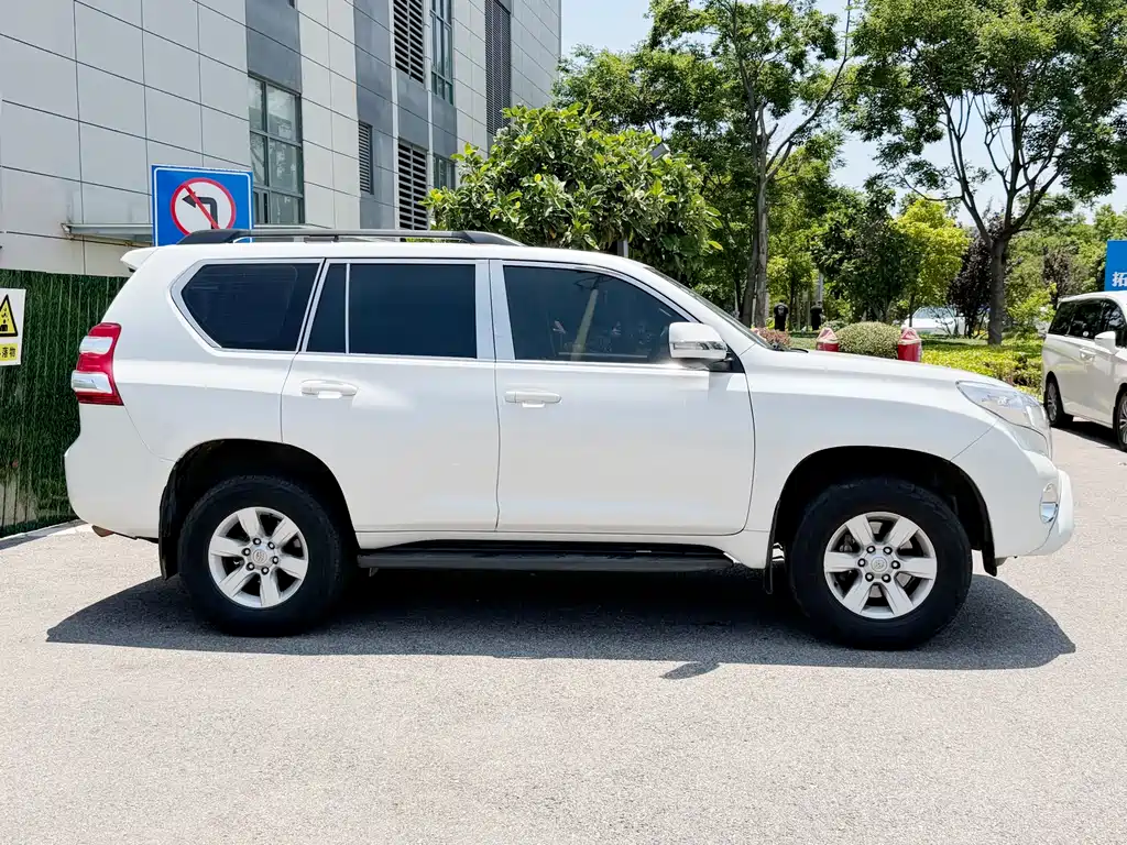 Toyota Land Cruiser Prado 2014 2.7L AT Standard