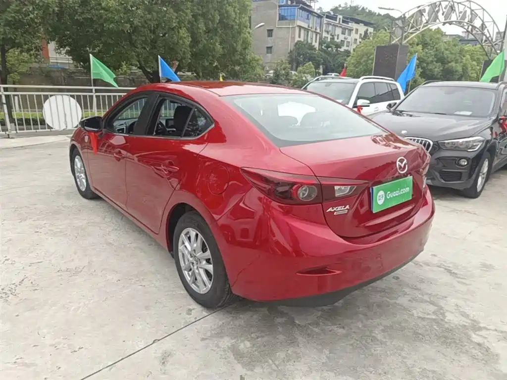 Mazda Mazda3 3 2017 1.5L AT Luxury V