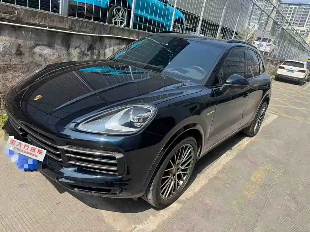 Porsche Cayenne Hybrid 2023