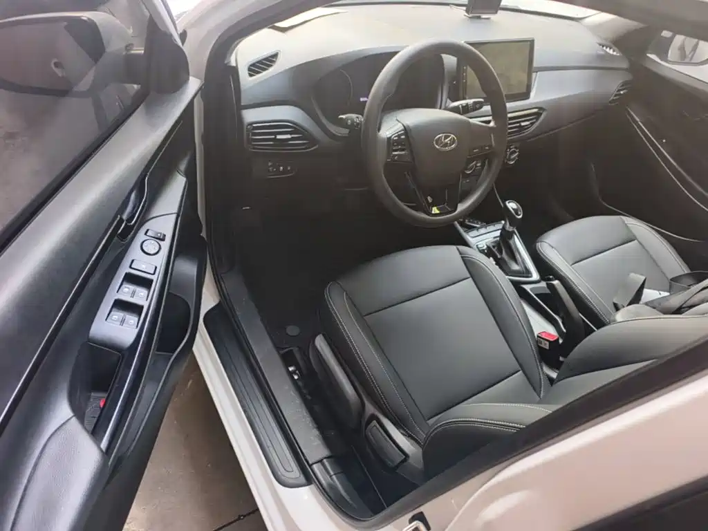 Hyundai Elantra — миниатюра 16