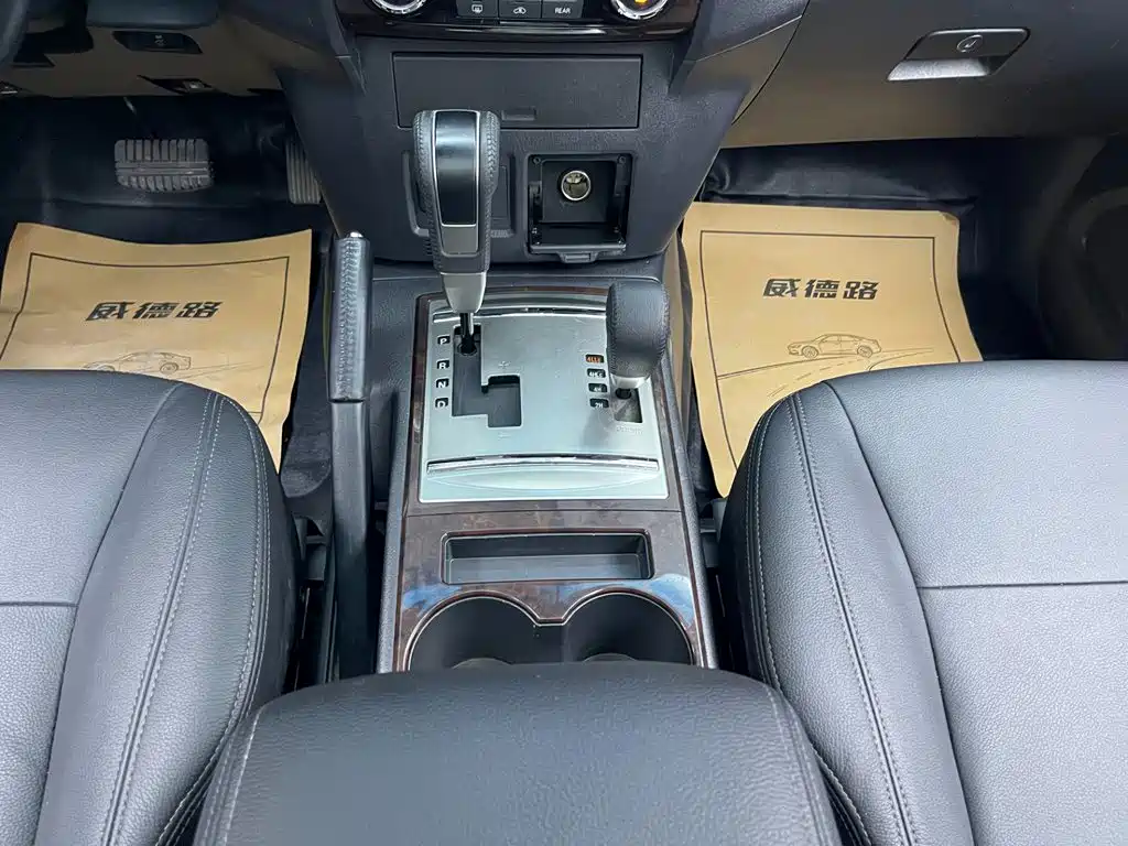 Mitsubishi Pajero (Import) — миниатюра 24