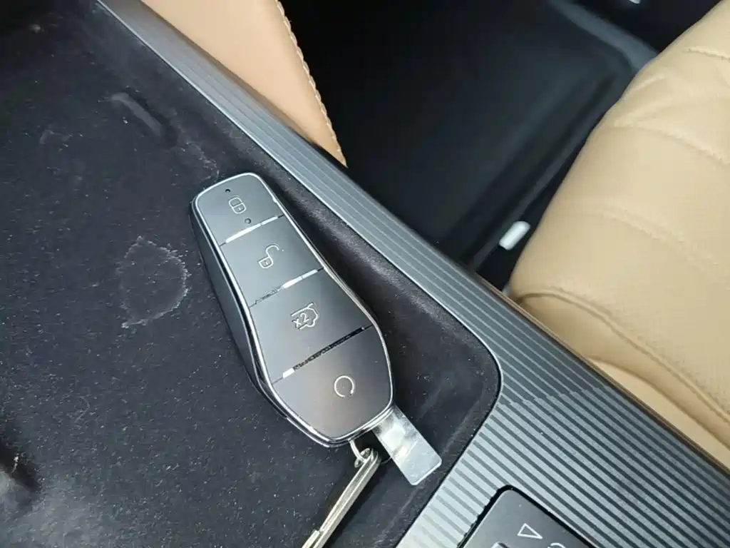 BYD L DM-i — миниатюра 9