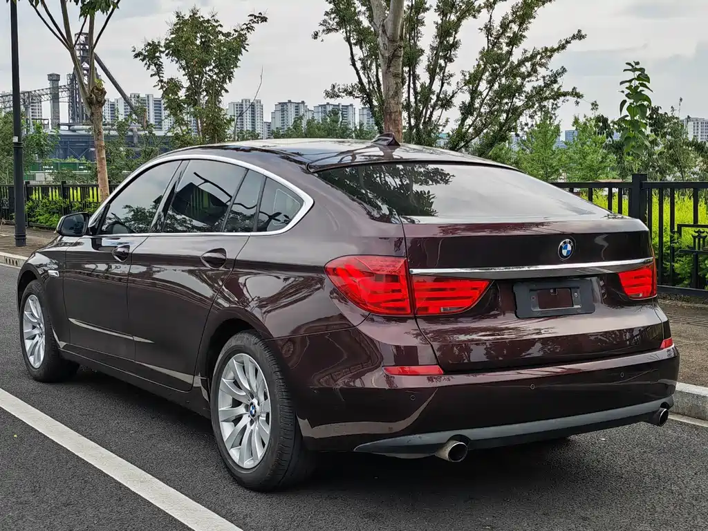 BMW 5 Series GT — миниатюра 8