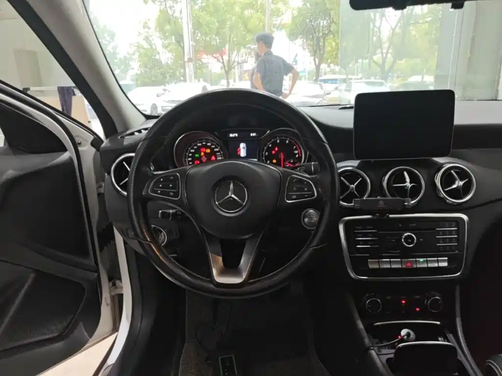 Mercedes-Benz GLA — миниатюра 11