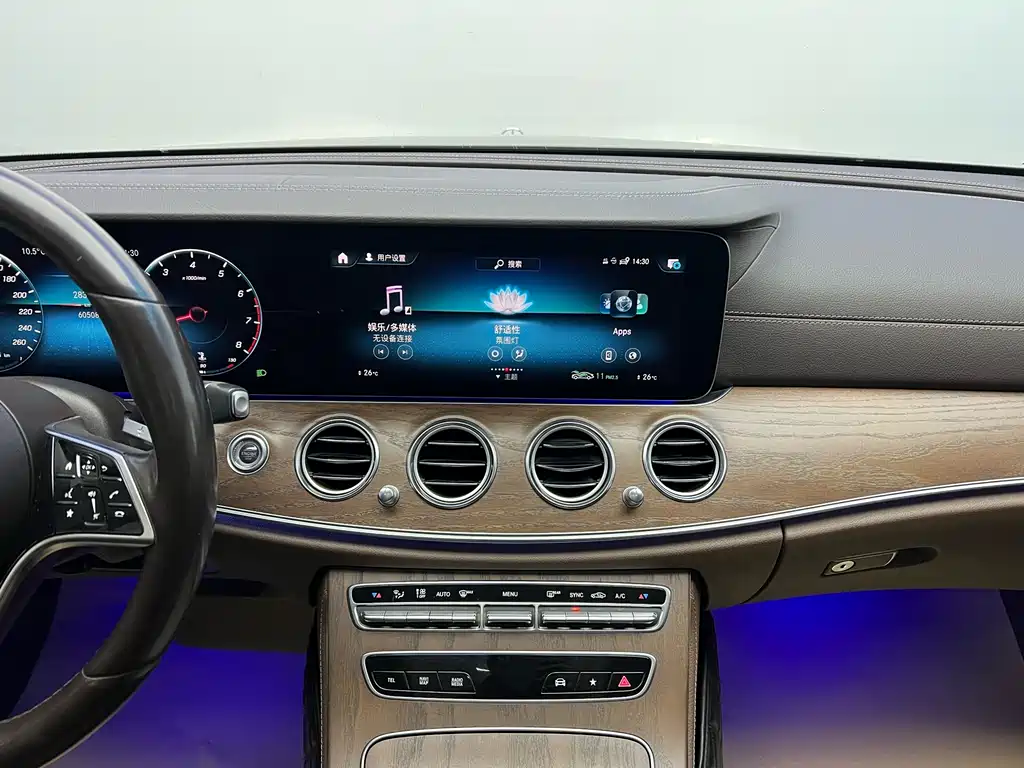 MERCEDES-BENZ E CLASS