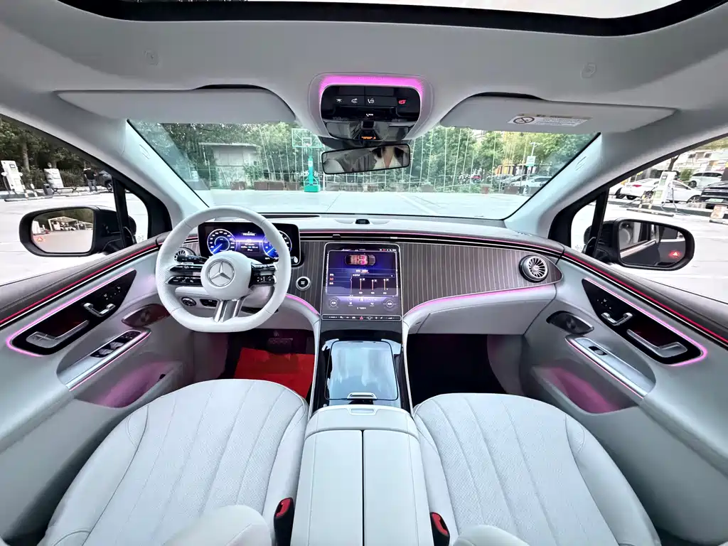 Mercedes-Benz EQE SUV — миниатюра 16