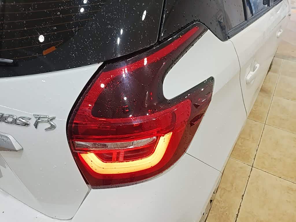 Toyota Vios FS 1.5 л 2022 г. Белый, пробег 30000 км