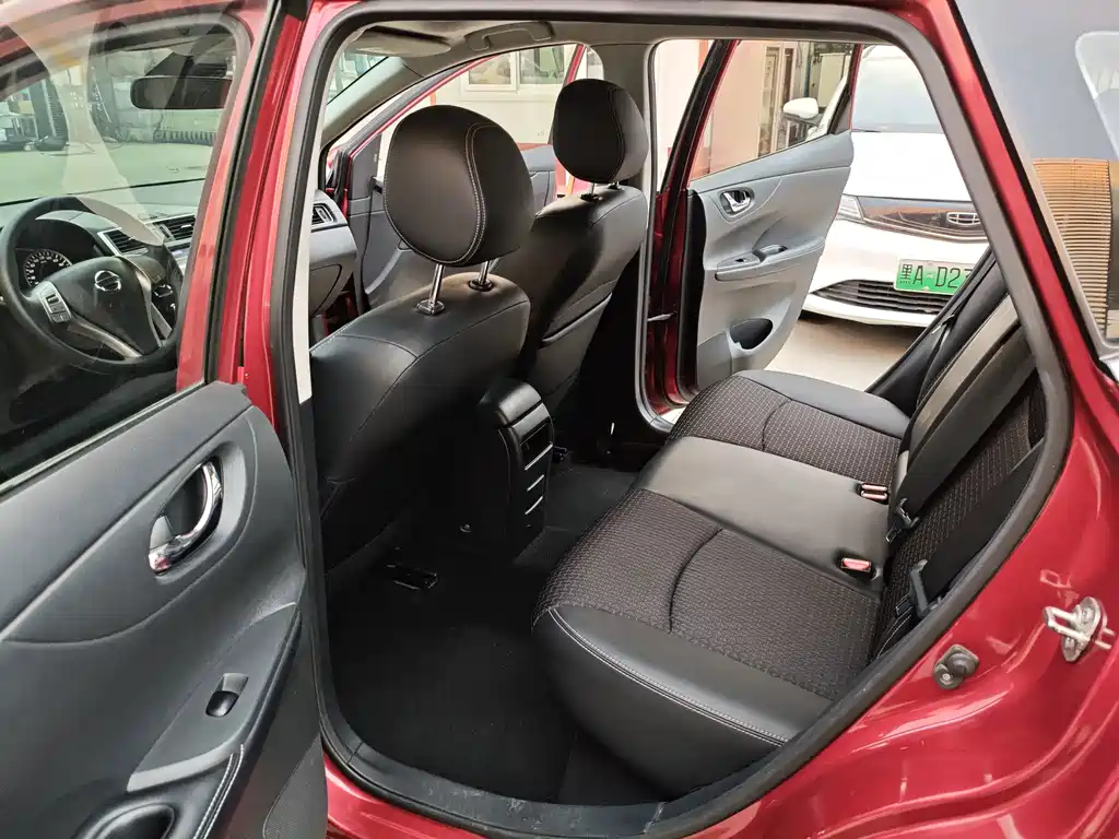 Nissan Tiida — миниатюра 10
