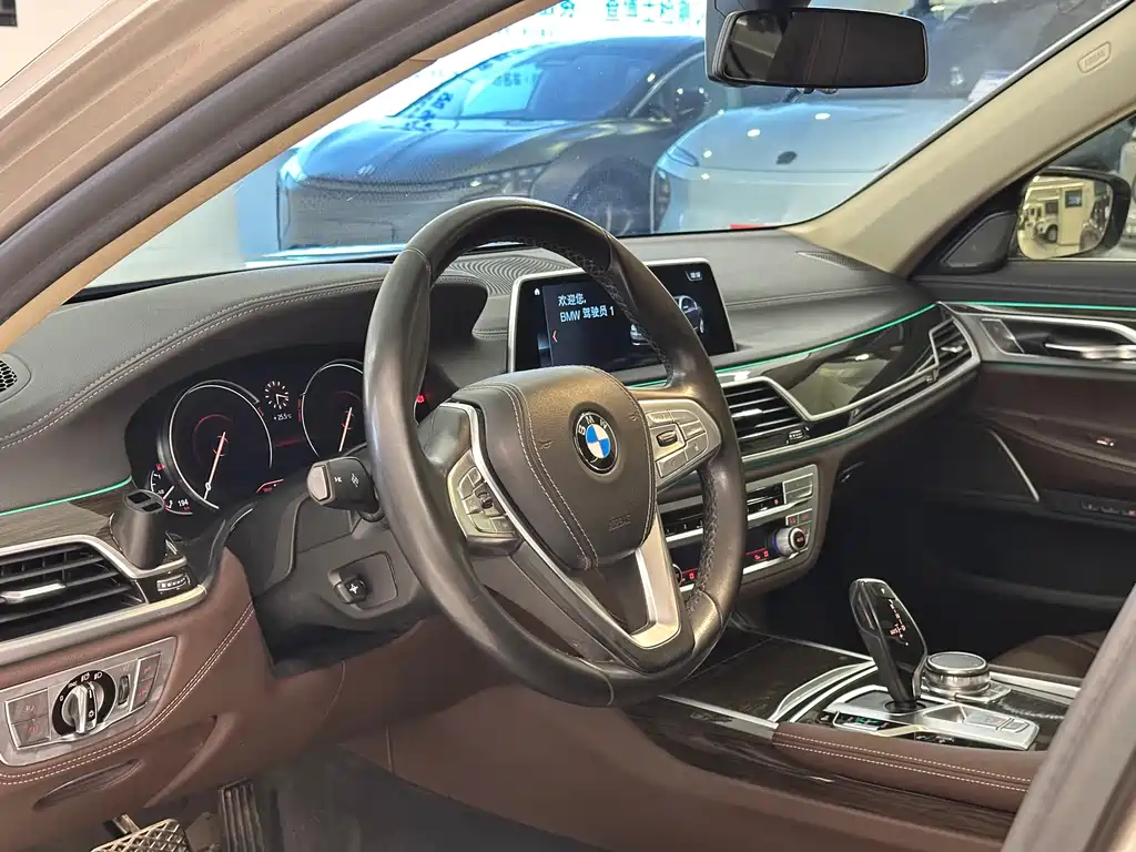 BMW 7 Series 7 2018 730Li Lead