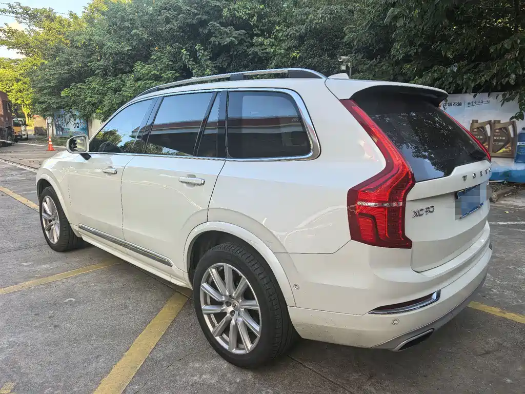 Volvo XC90 — миниатюра 22