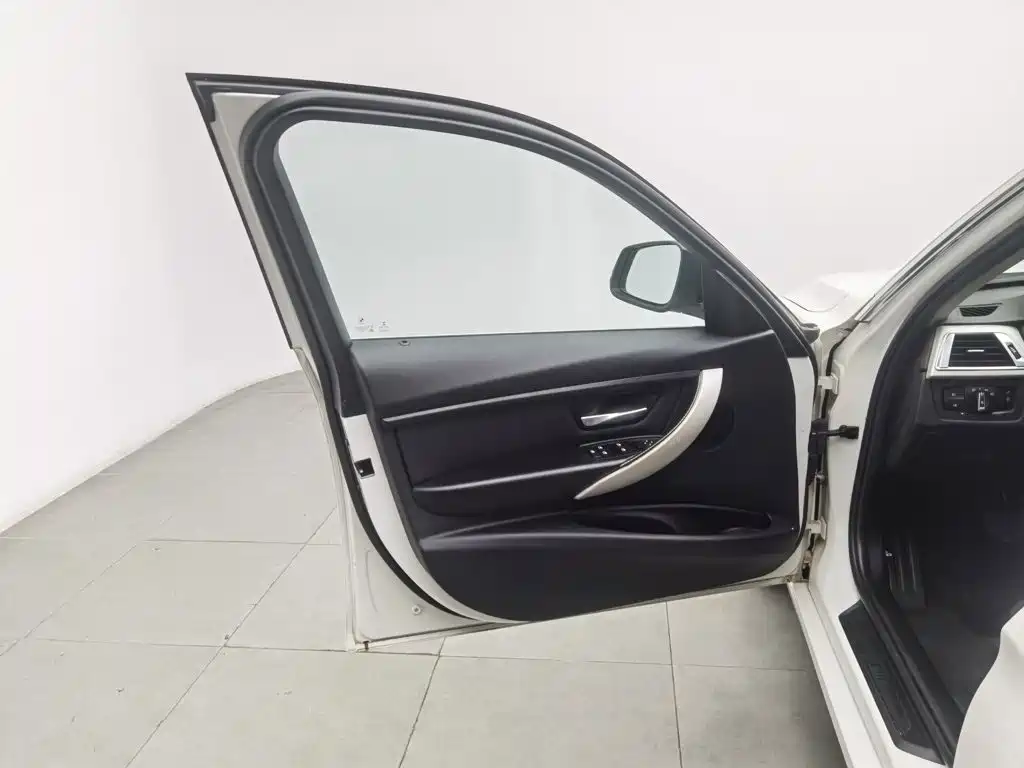 BMW 3 Series — миниатюра 8