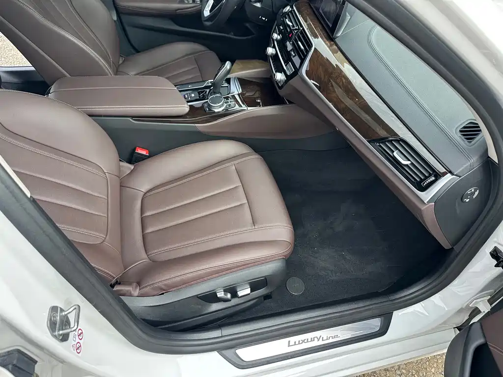BMW 5 Series — миниатюра 23
