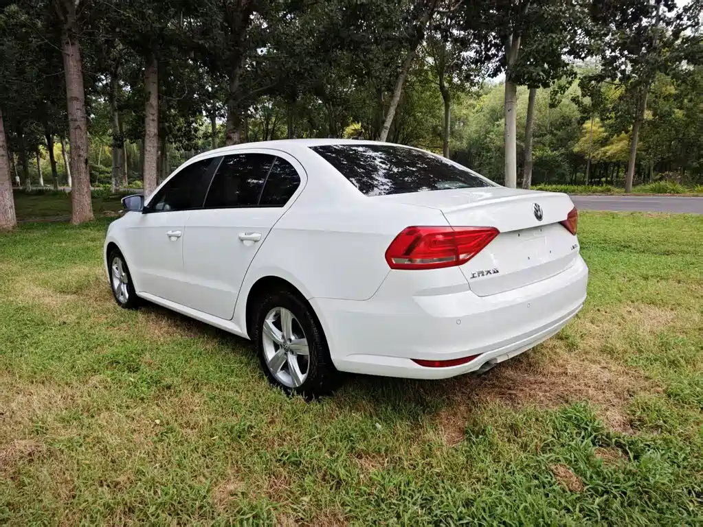 Volkswagen Lavida — миниатюра 5