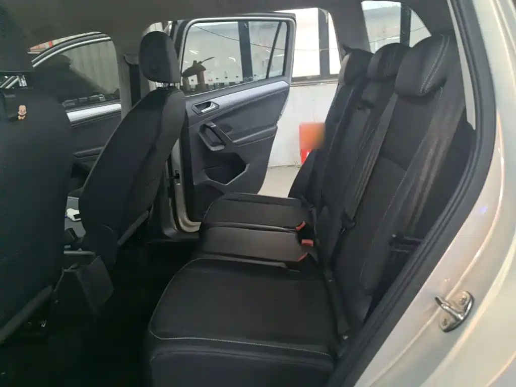 Volkswagen Tiguan L — миниатюра 17