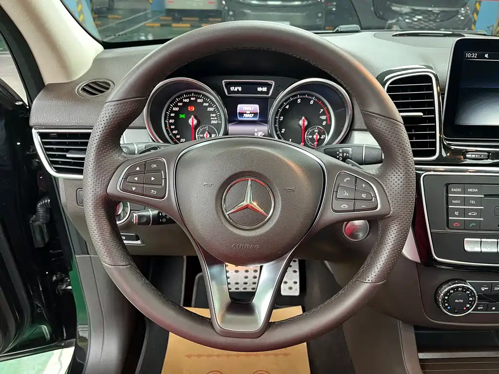 Mercedes-Benz GLE (Import) — миниатюра 10