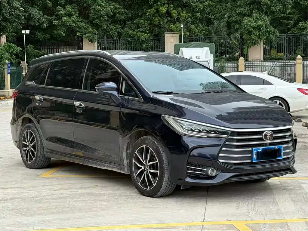 BYD MAX — миниатюра 4