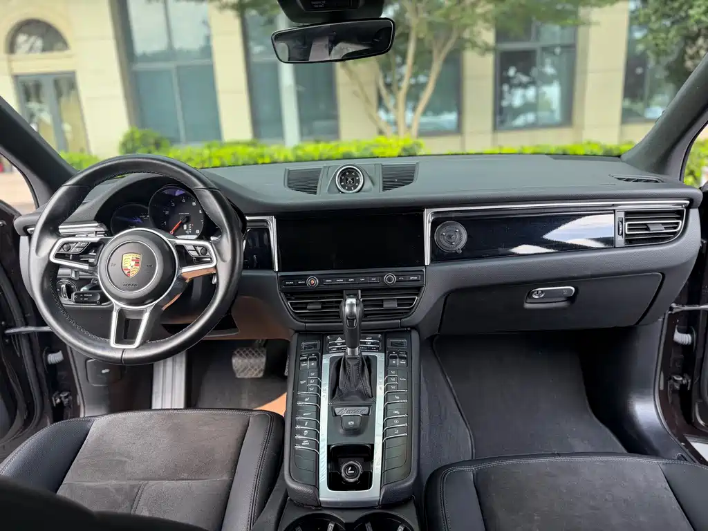 Porsche Macan — миниатюра 6