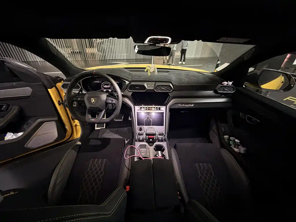 Lamborghini Urus — миниатюра 8