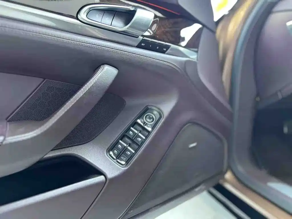 Porsche Panamera — миниатюра 8