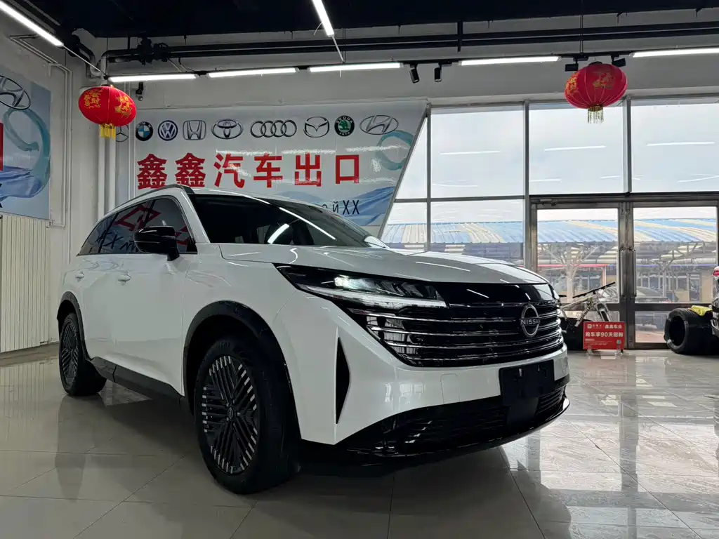 NISSAN EXPLORING THE LAND