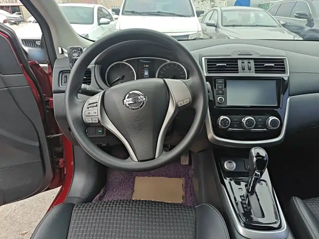 Nissan Tiida — миниатюра 11