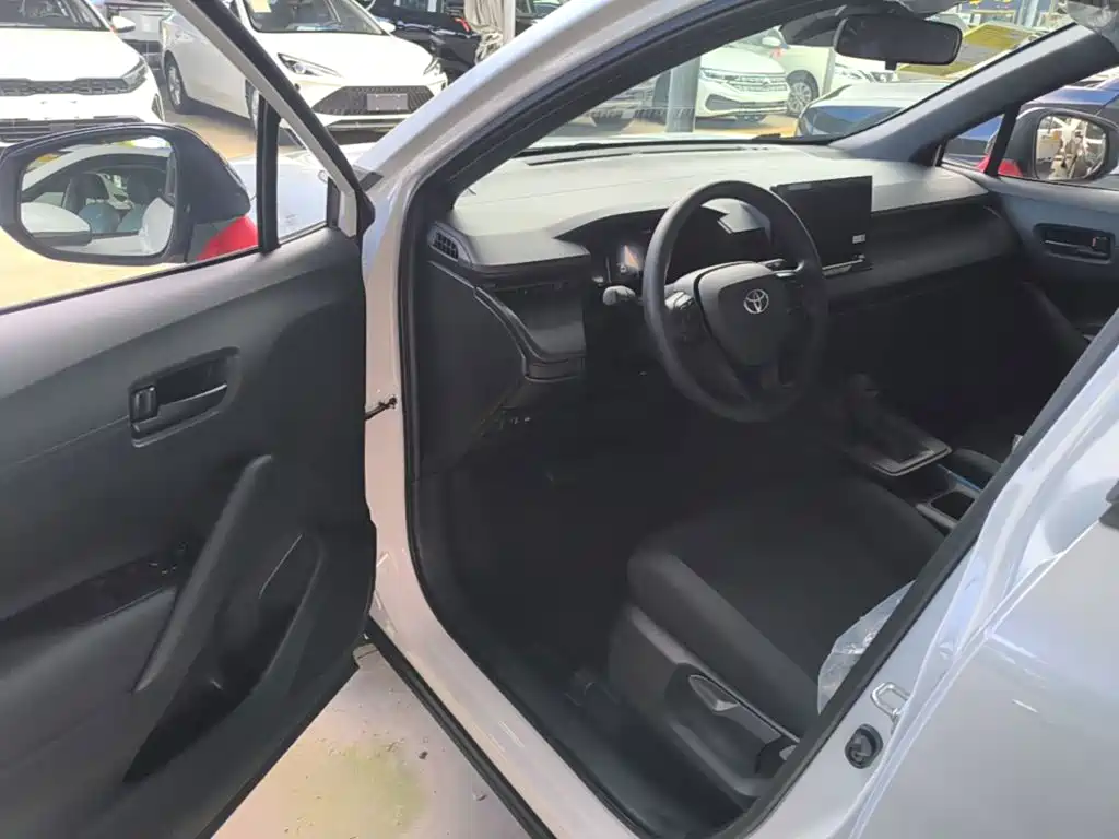 Toyota Corolla Cross — миниатюра 16