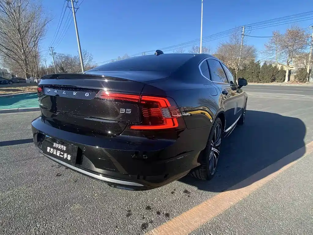 VOLVO S90