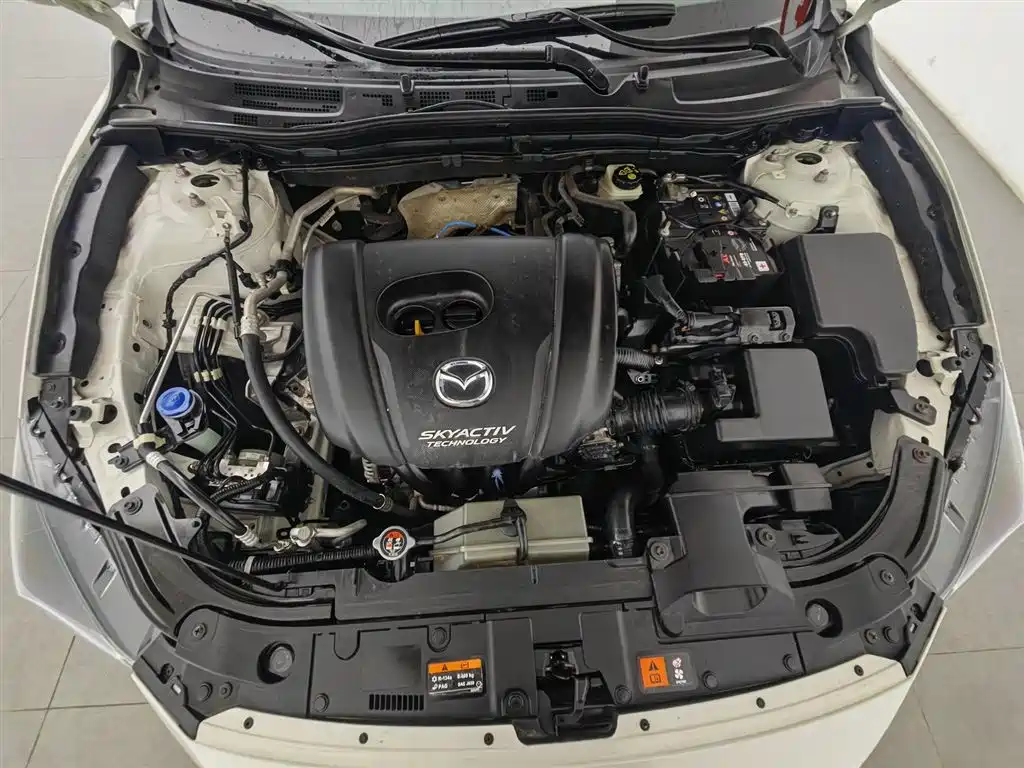 Mazda Mazda3 3 2017 1.5L AT Luxury V