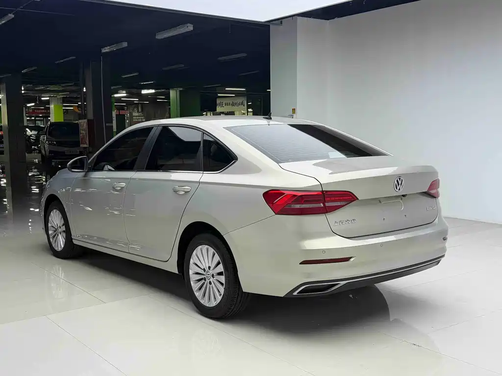 Volkswagen Lavida — миниатюра 5