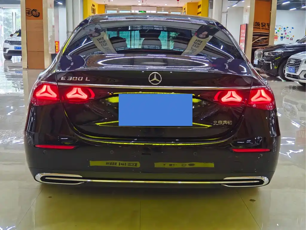 Mercedes-Benz E-Class — миниатюра 10
